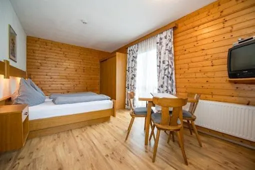 Nickl בית הארחה